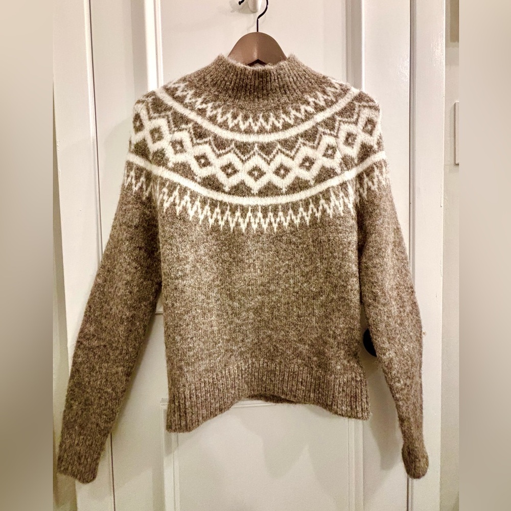 Banana Republic Brown and White Sweater
